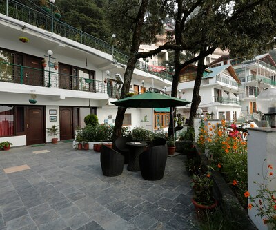 Hotel Monga's